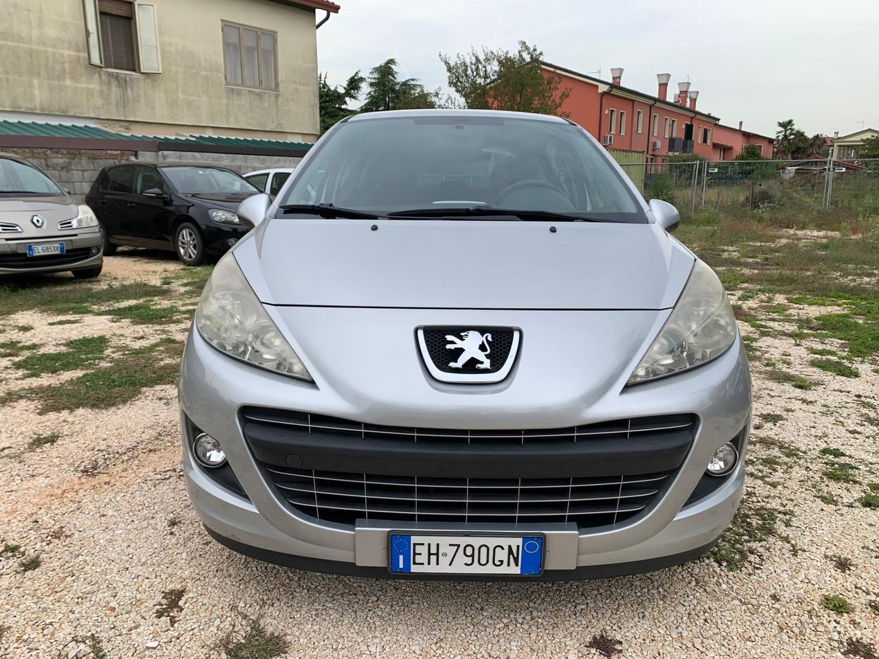 Peugeot 207 1.4 8V 75CV 5p. Sweet Years