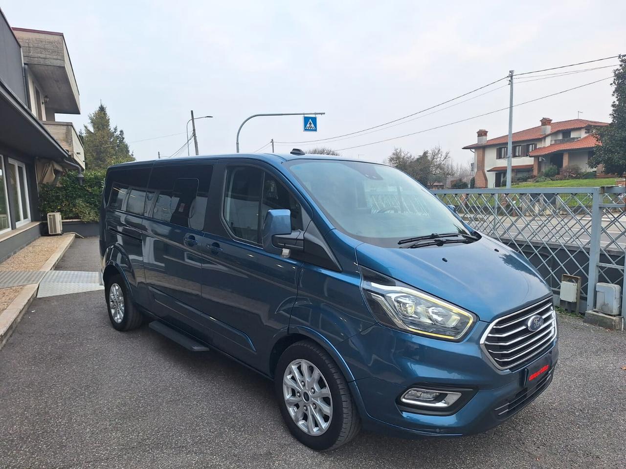 Ford Tourneo Custom AUTOCARRO 6 POSTI PASSO LUNGO 320 2.0 EcoBlue 185CV PL Titanium