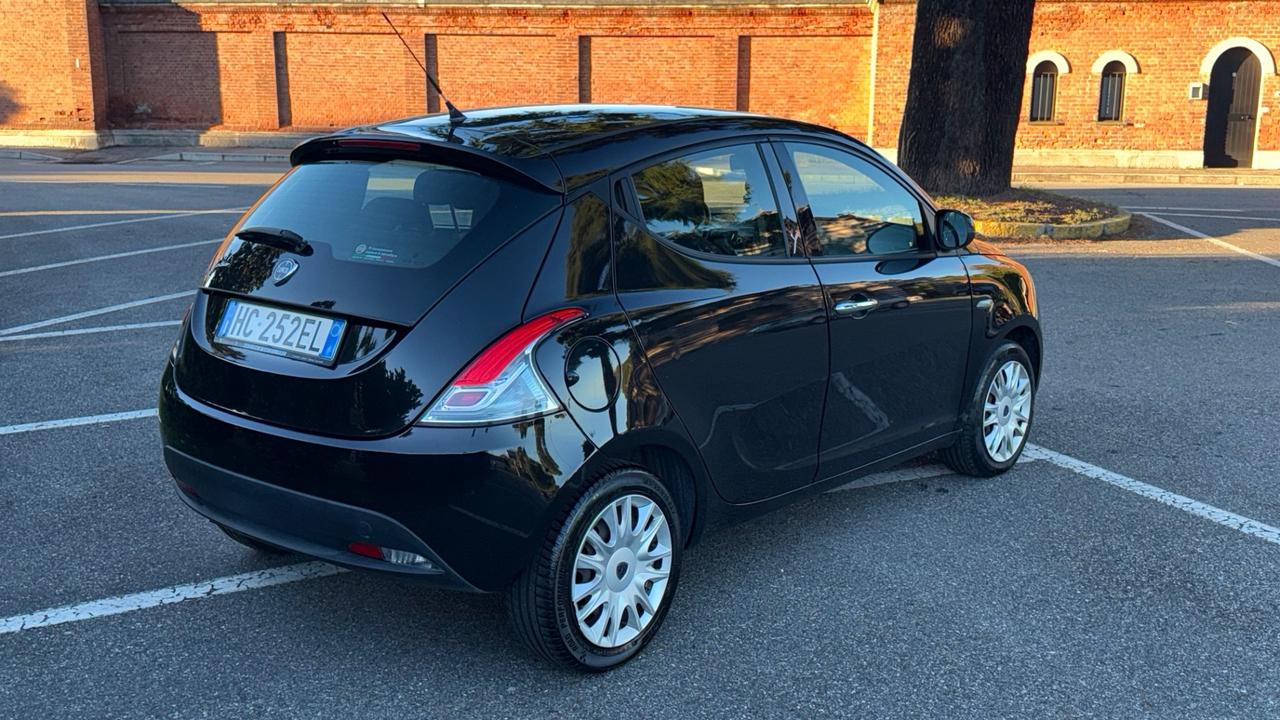 Lancia Ypsilon 1.2 69 CV 5 porte Gold