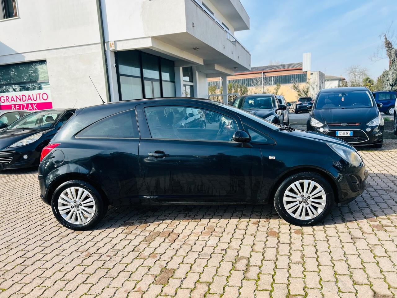 Opel Corsa 1.2 3 porte b-color