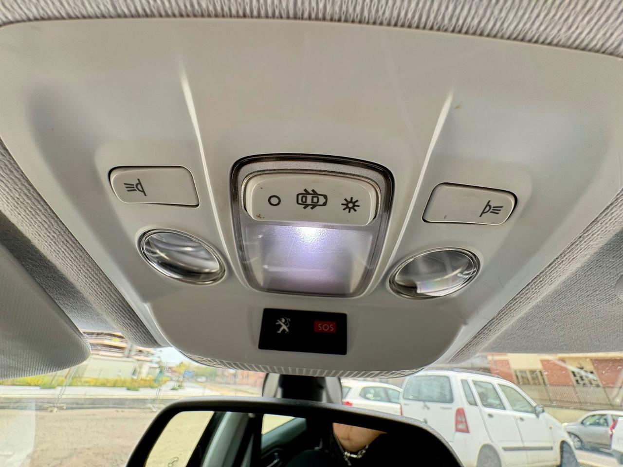 Peugeot 208 Allure 1.6 Blue HDI 75 #10654