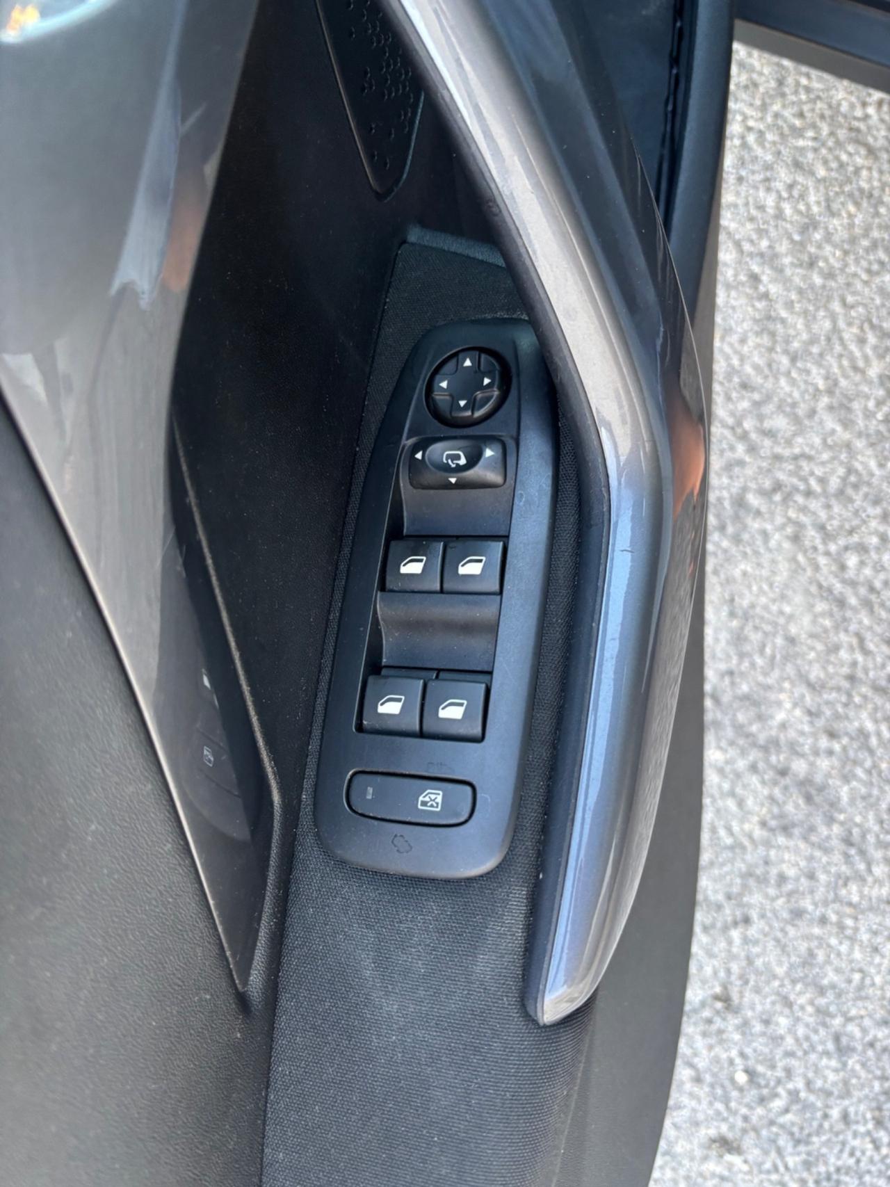 Peugeot 2008 BlueHDi 100 S&S Allure