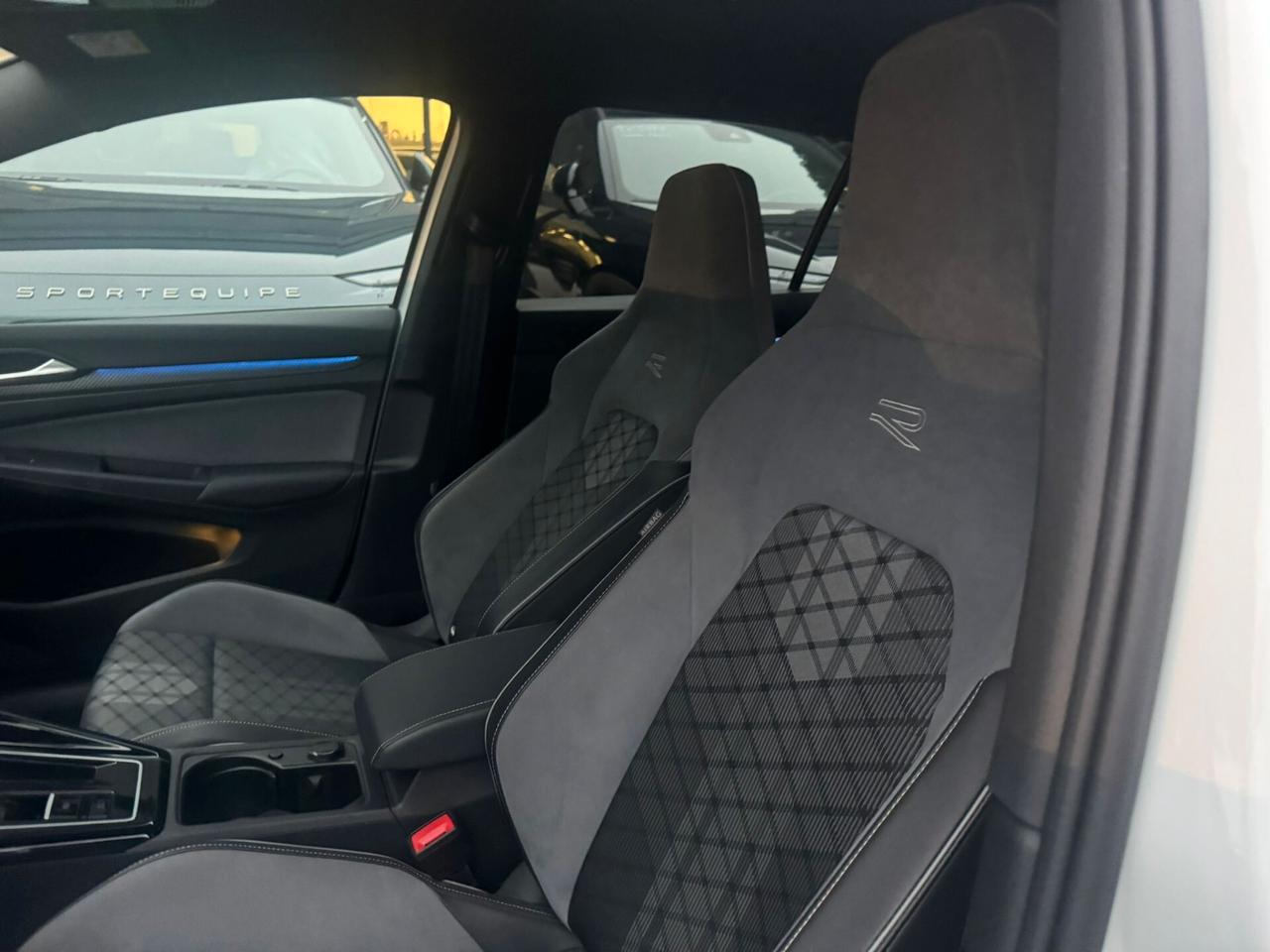 Volkswagen Golf VIII 2020 1.5 etsi R-Line 150cv DSG *PROMO*