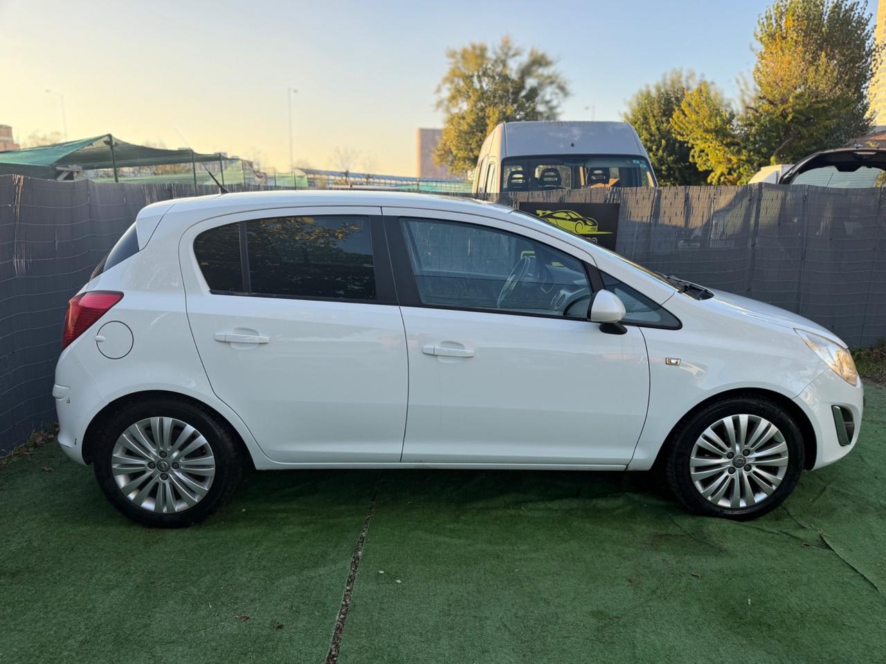 Opel CORSA 1.2 BENZINA AUTOMATICA NEOPATENTATI