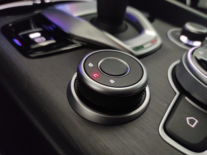 ALFA ROMEO Giulia (2016) - Giulia 2.0 Turbo 280 CV AT8 AWD Q4 Ti