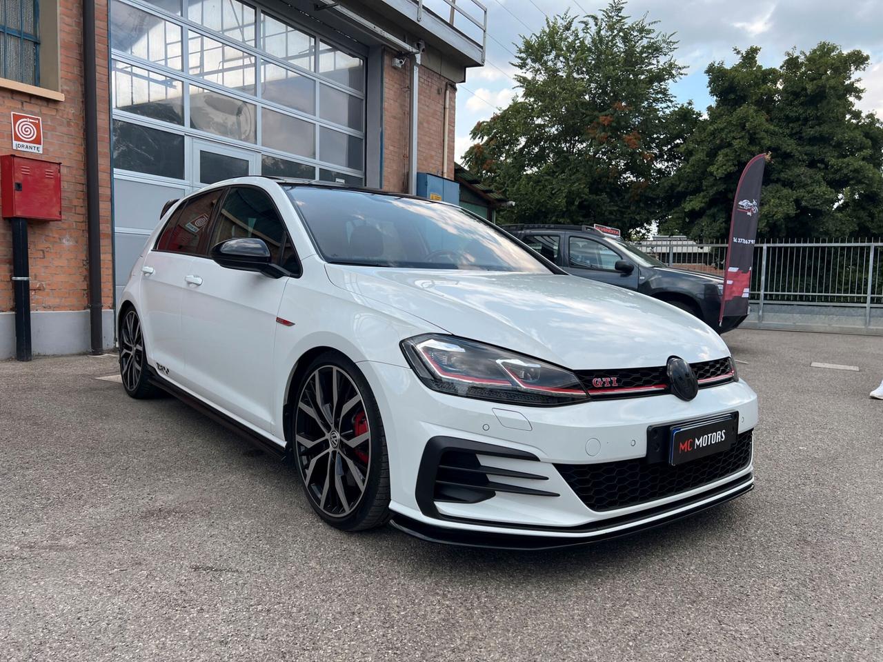 Golf 7,5 GTI TCR FULL OPTIONAL ( PARI AL NUOVO)