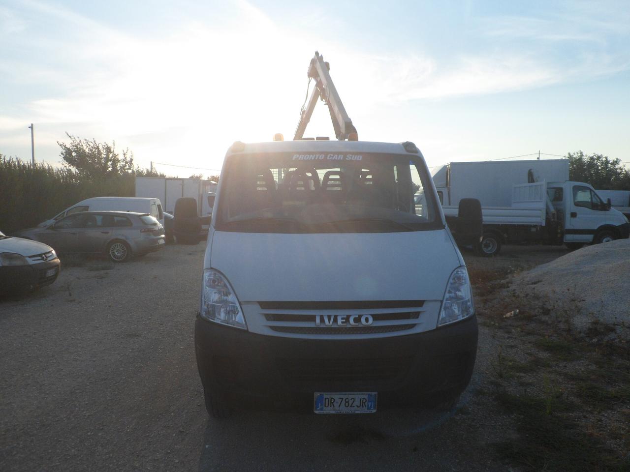 Iveco Daily 35c18 doppia cabina cassone con gru