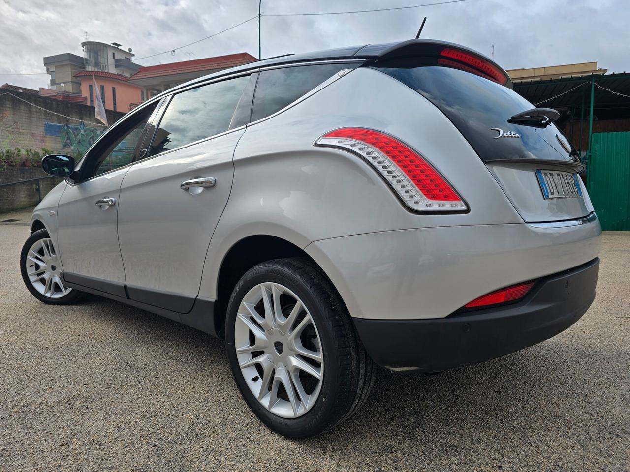 Lancia Delta 1.6 MJT 120cv doppio tetto aprib. Automat. 2009