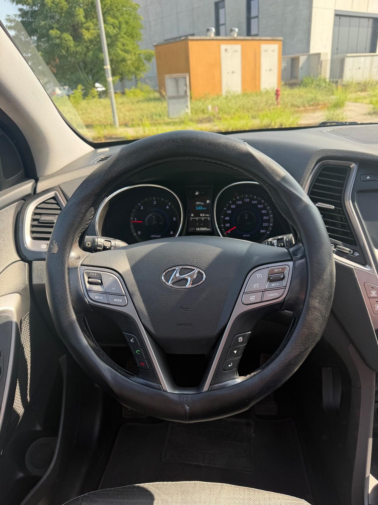 Hyundai Santa Fe .