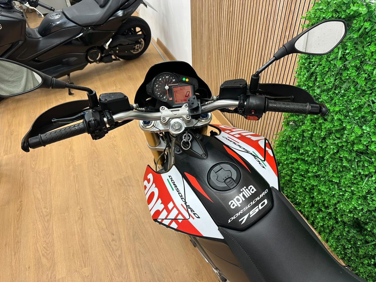 APRILIA DORSODURO 750 FACTORY / DA 99€ AL MESE