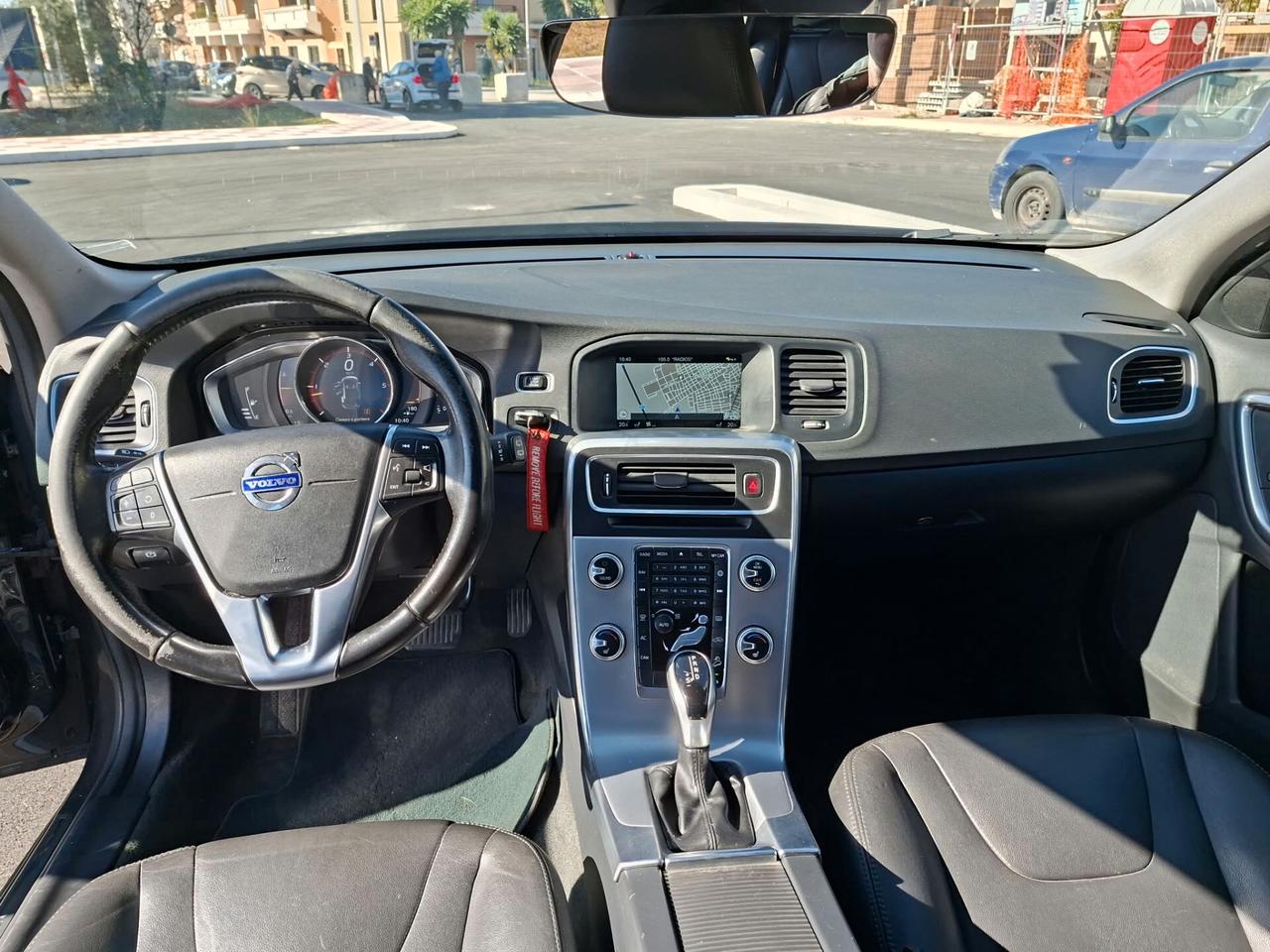 Volvo V60 Cross Country D4 AWD Geartronic Summum