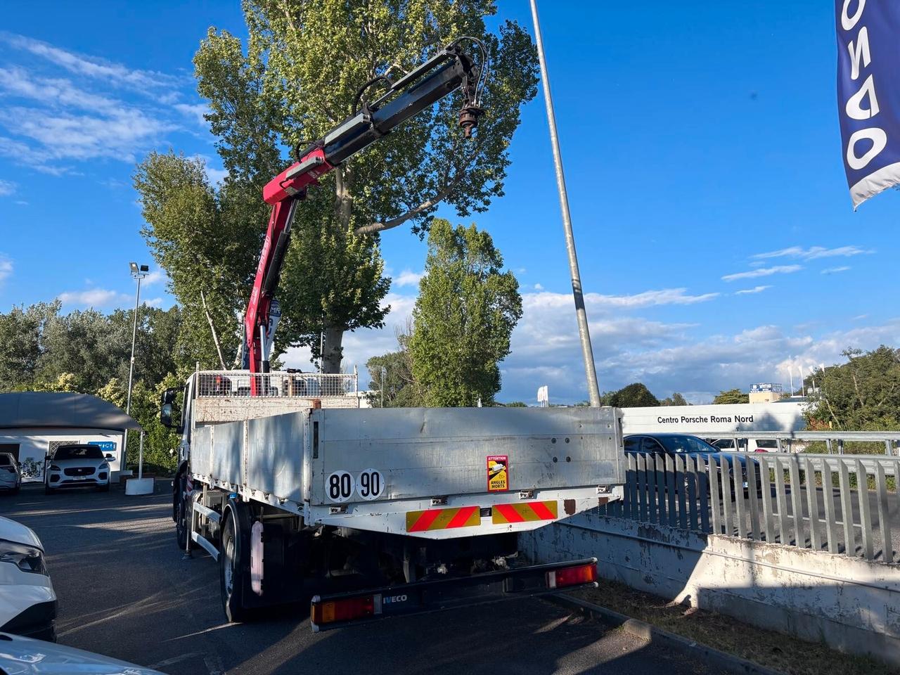 Iveco Stralis 190S310 con gru Palfinger moedello PK 13500