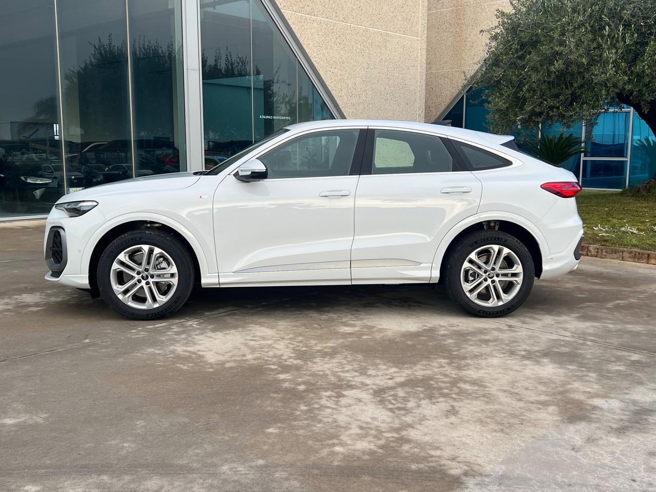 Audi Q5 Spb Sline quattro possibilità noleggio no scoring