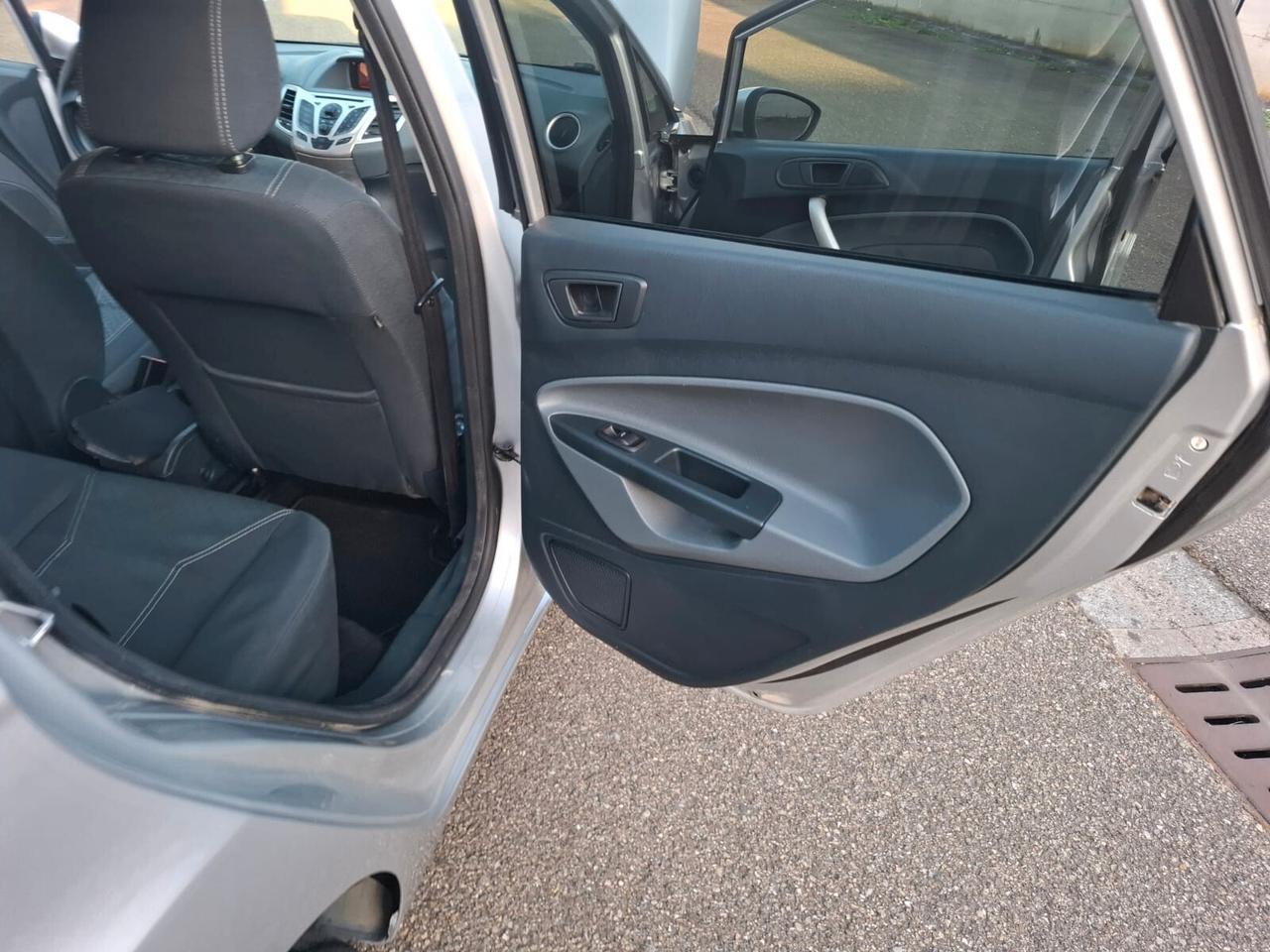 Ford Fiesta 1.2 5 porte SOLAMENTE 60.000 KM