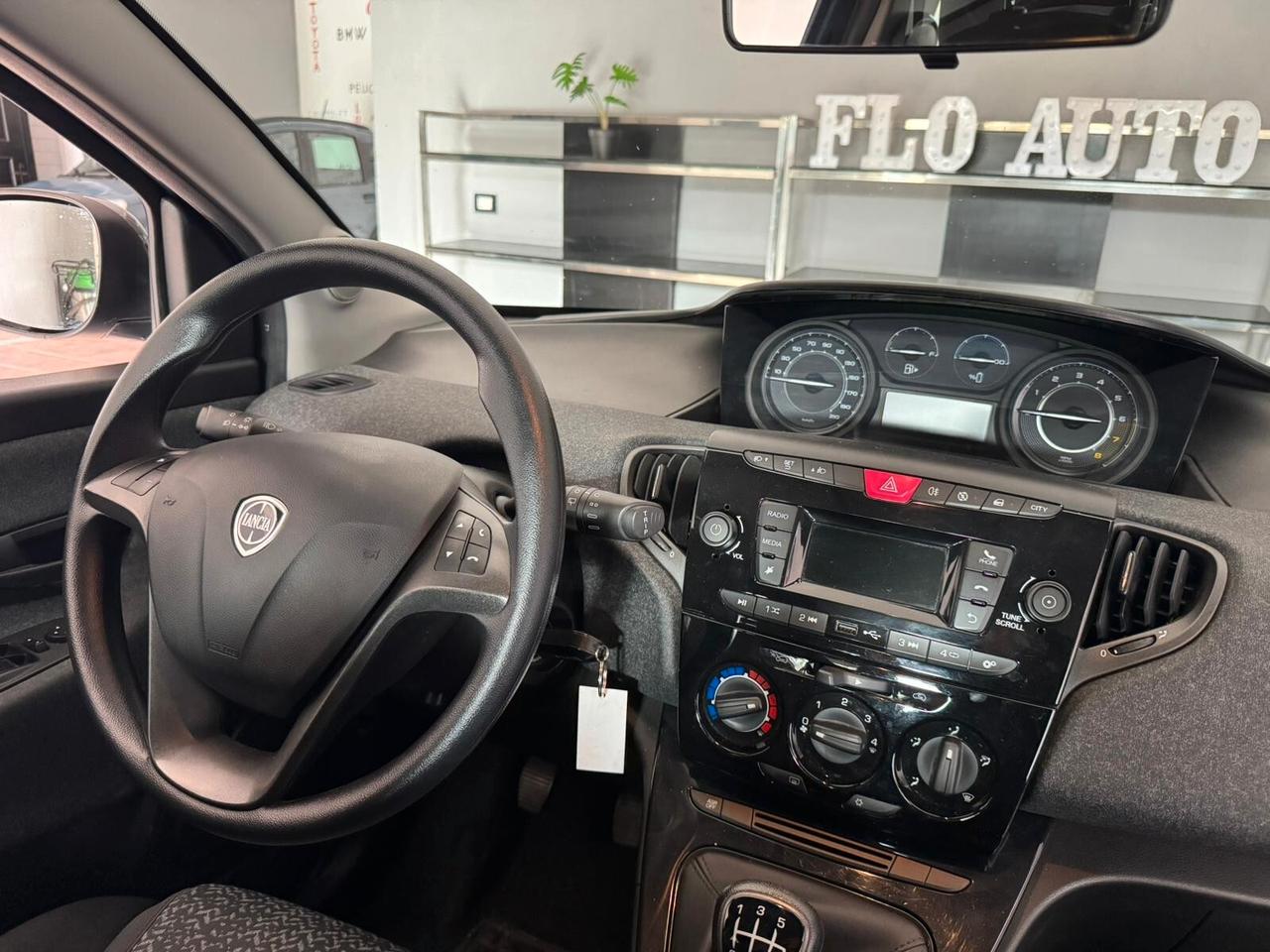 Lancia Ypsilon 1.0 70cv Hybrid Silver