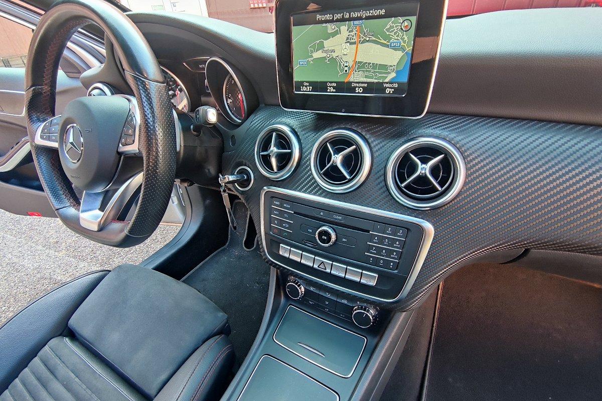 MERCEDES A 200 d Automatic 4Matic Premium