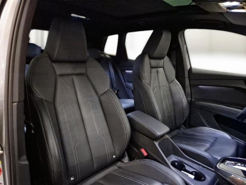 AUDI Q4 45 e-tron quattro S line edition