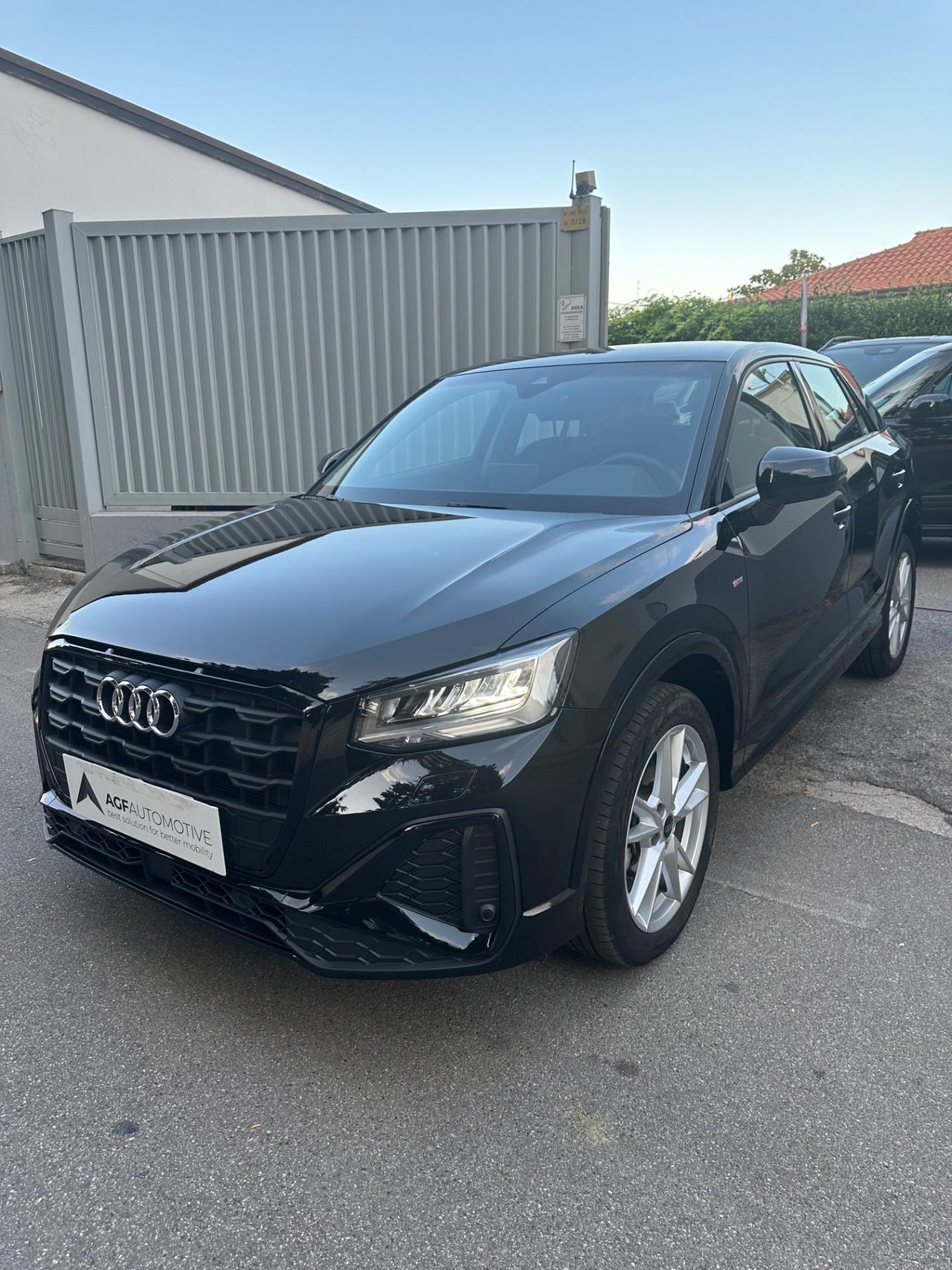 Audi Q2 30 TDI S tronic Identity Black