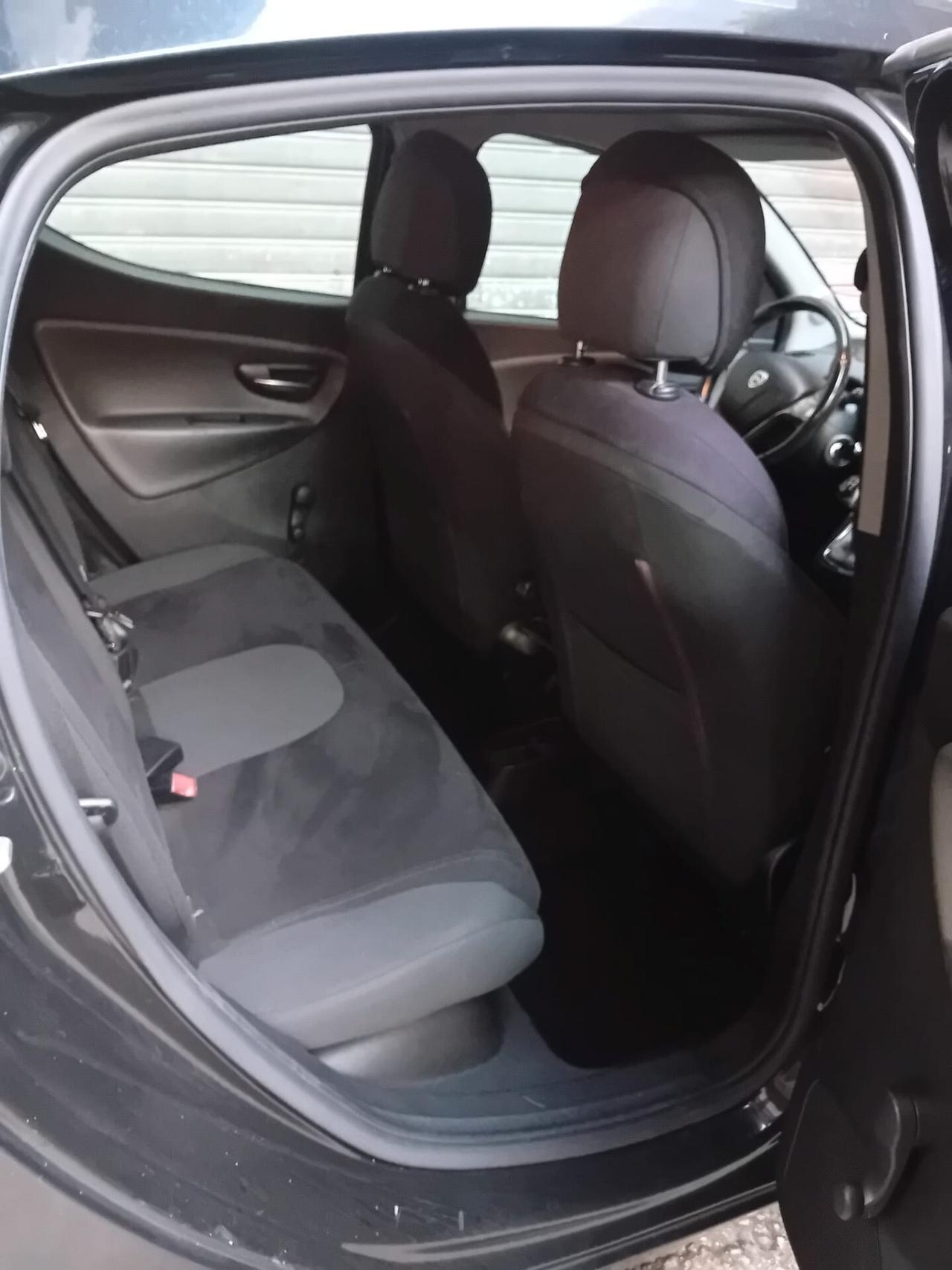 Lancia Ypsilon 1.3 MJT 16V 95 CV 5 porte S&S Silver