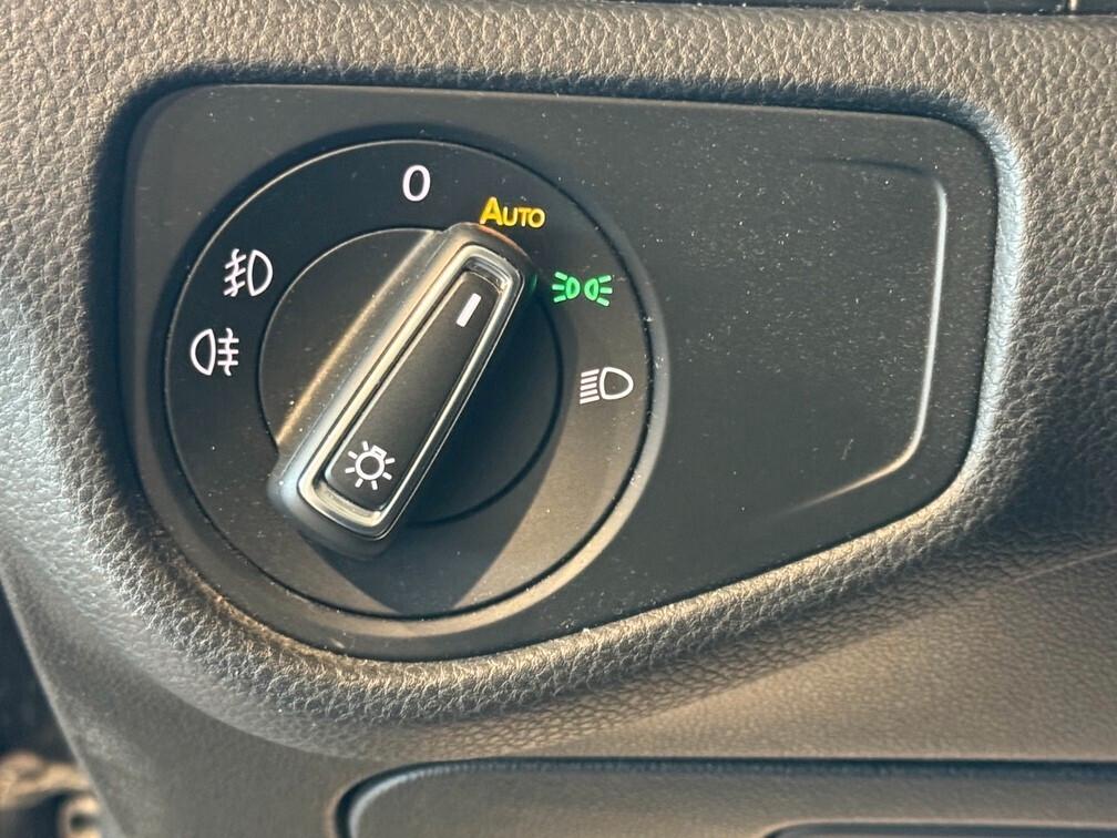 Volkswagen Golf VII 5p 1.6 tdi Business 115cv dsg Navi App Conn 16" Neopat