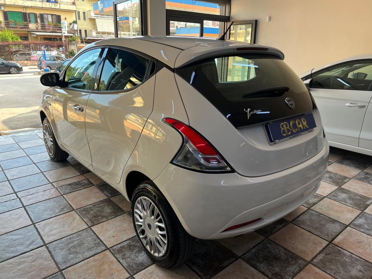 Lancia Ypsilon 0.9 TwinAir 85 CV 5 porte Metano Ecochic Platinum