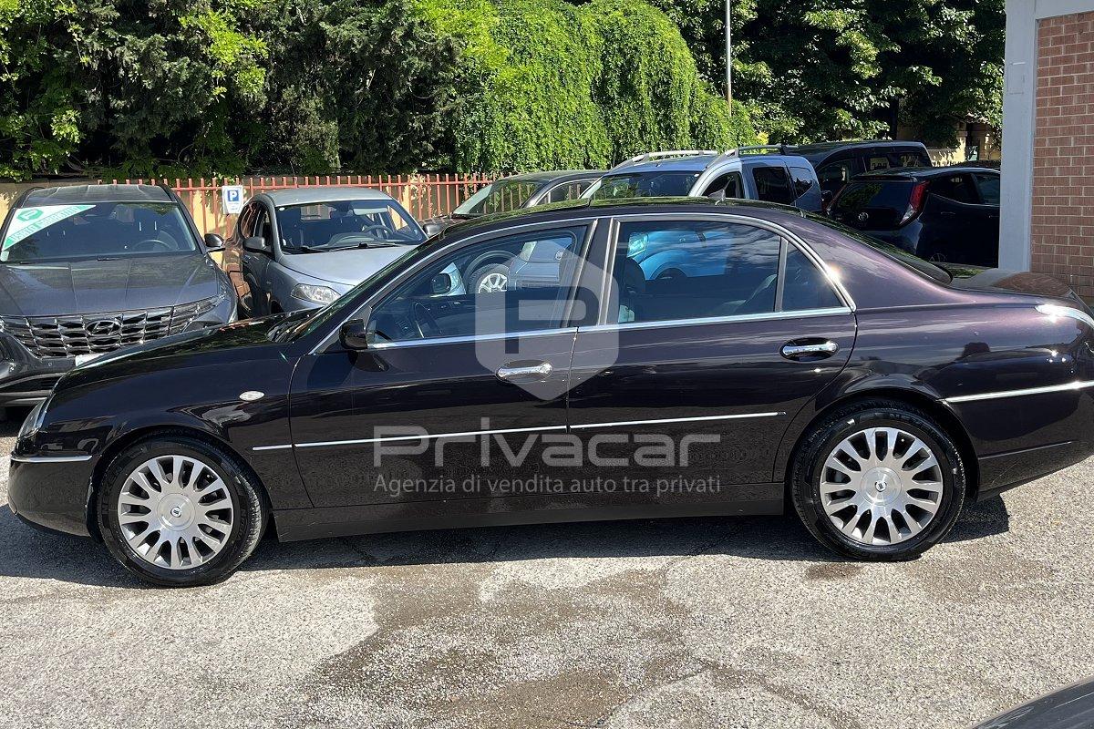 LANCIA Thesis 2.4 JTD Emblema