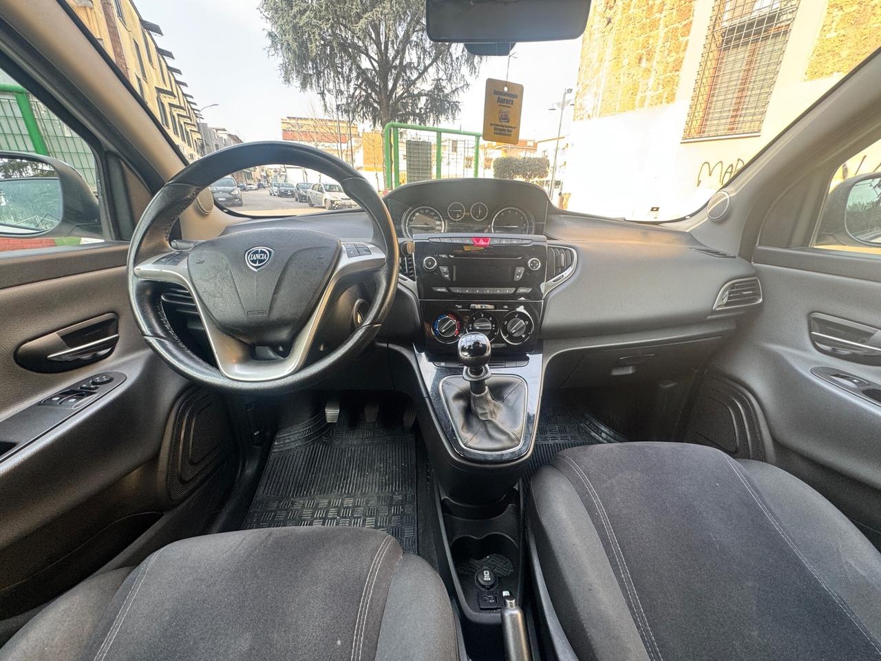 Lancia Ypsilon 0.9 TwinAir 85 CV 5 porte Metano Ecochic