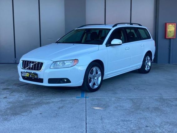VOLVO V70 2.4 D5 AWD Momentum