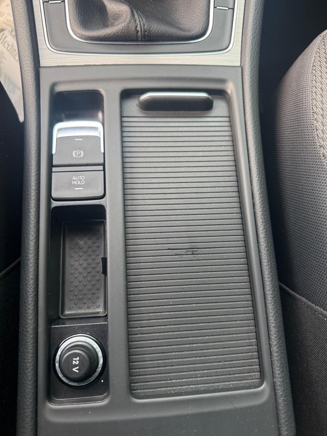 Volkswagen Golf 5p 1.6 tdi 110cv NAVI,APP CONNECT,SEDILI RISCALD.ATISENSORI DI PARCHEGGIO,DISTRIBUZIONE FATTA 10/25