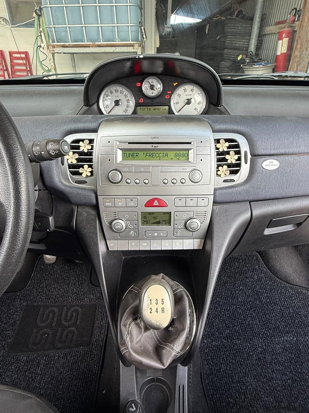 Lancia Ypsilon 1.2 Benzina Neopatentati Unicaproprietaria