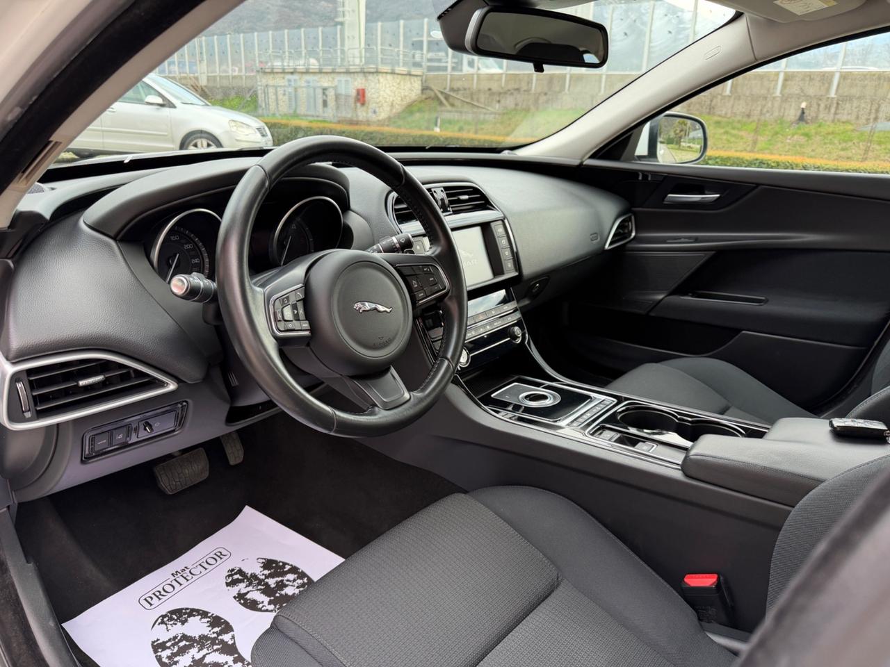 Jaguar XE - Prestige - FULL OPTIONAL