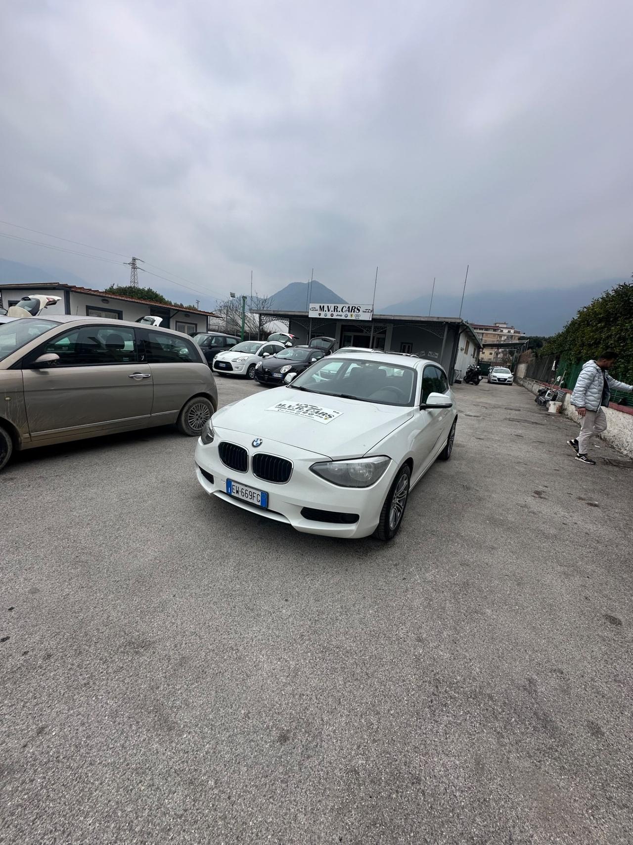 Bmw 114 114d 3p. Unique