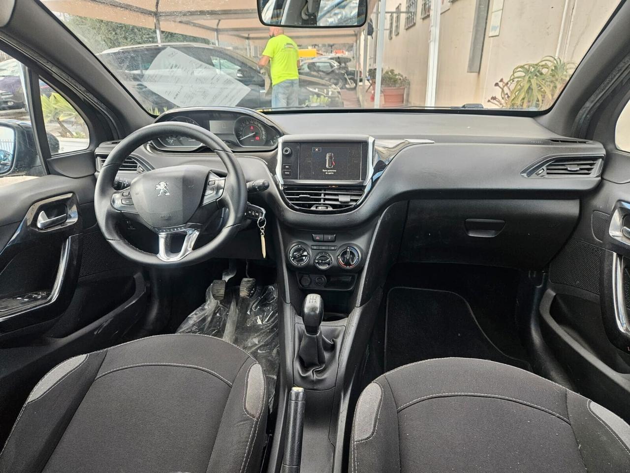 Peugeot 208 MOTORE NUOVO !