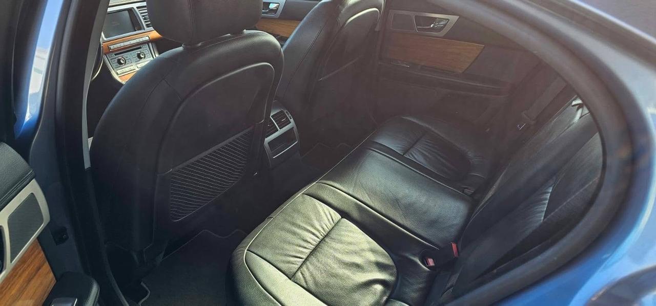 Jaguar XF 2.7D V6 Premium Luxury