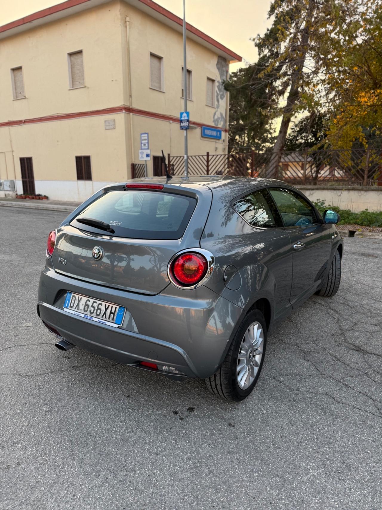 Alfa Romeo MiTo 1.6 JTDm 16V Distinctive Sport Pack