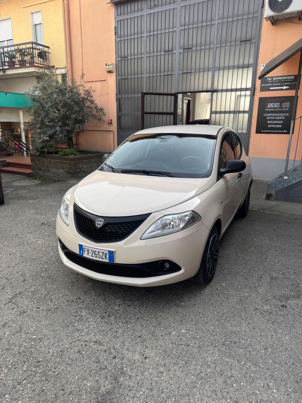 Lancia Ypsilon 1.2 69 CV 5 porte Gold