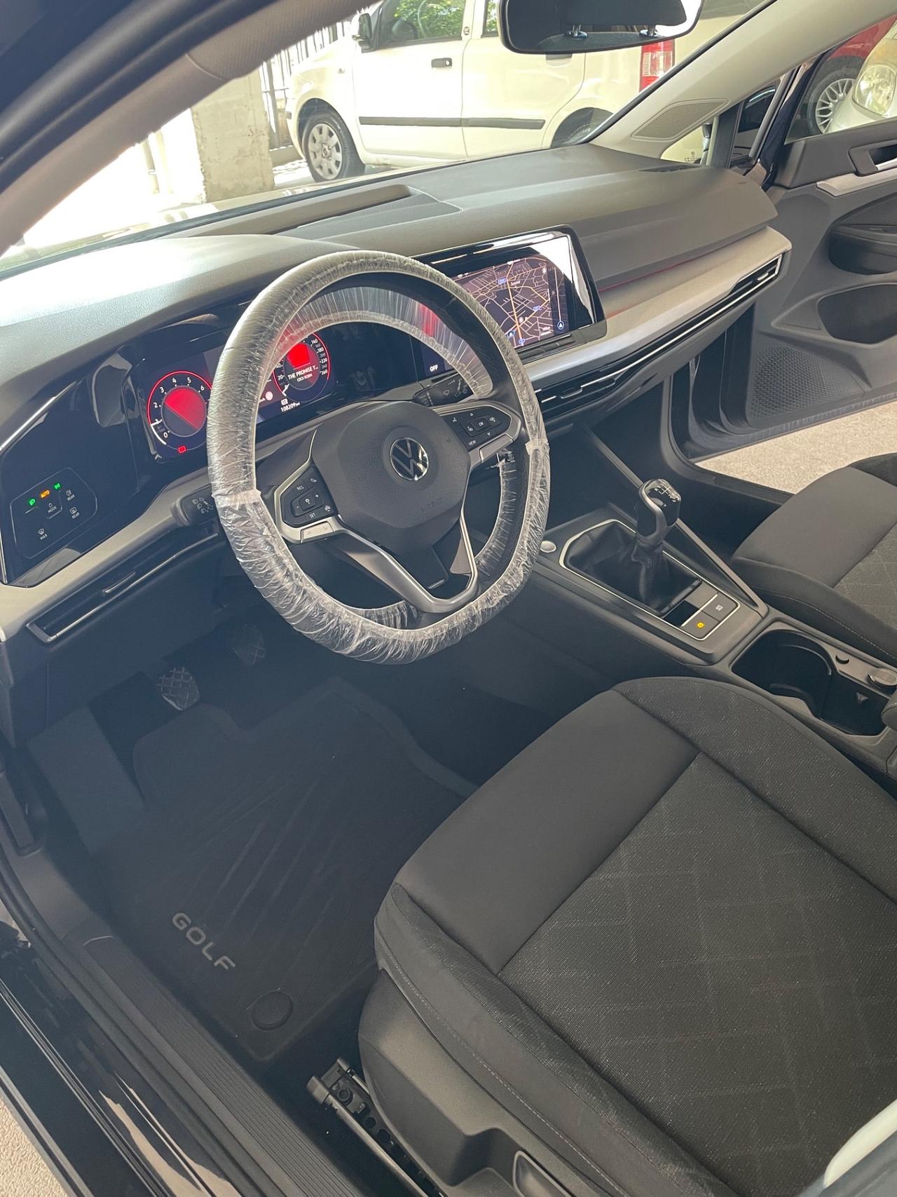 VOLKSWAGEN GOLF 8 1.0 TSI 110 CV EVO LIFE FULL GARANZIA UFFICIALE FINO 9/2027