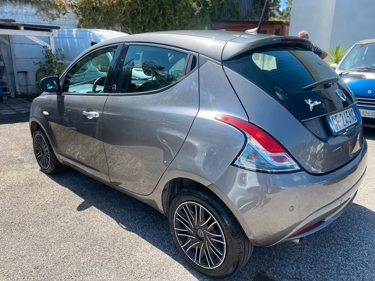 Lancia Ypsilon 1.0 FireFly 5 porte S&S Hybrid Ecochic Gold