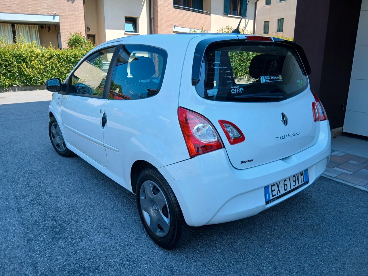 Renault Twingo 1.2 night & day unico prop tua a € 158 mese