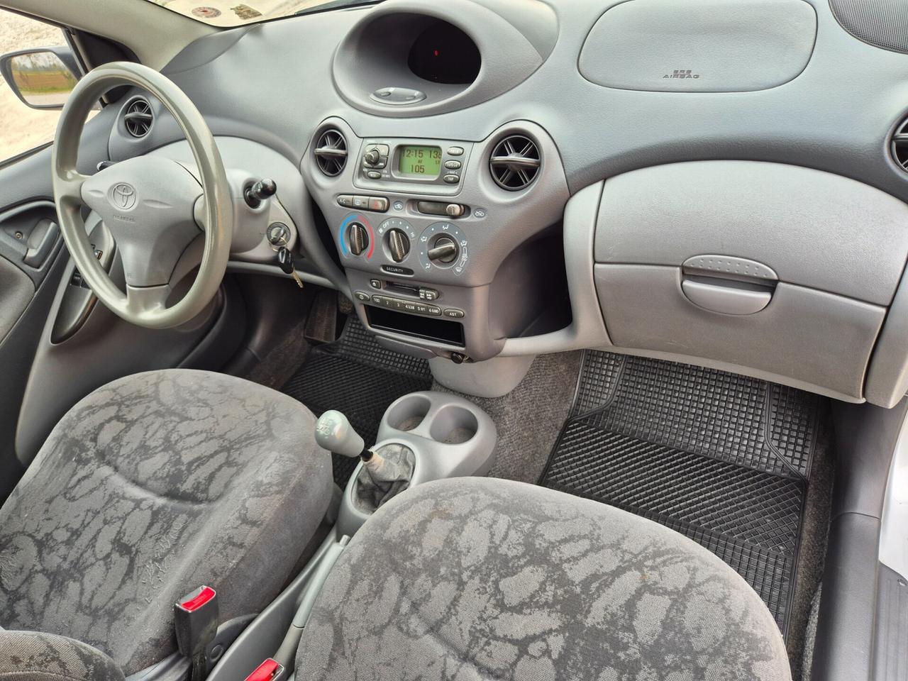 Toyota Yaris 1.0i 16V cat 5 porte neopatentati