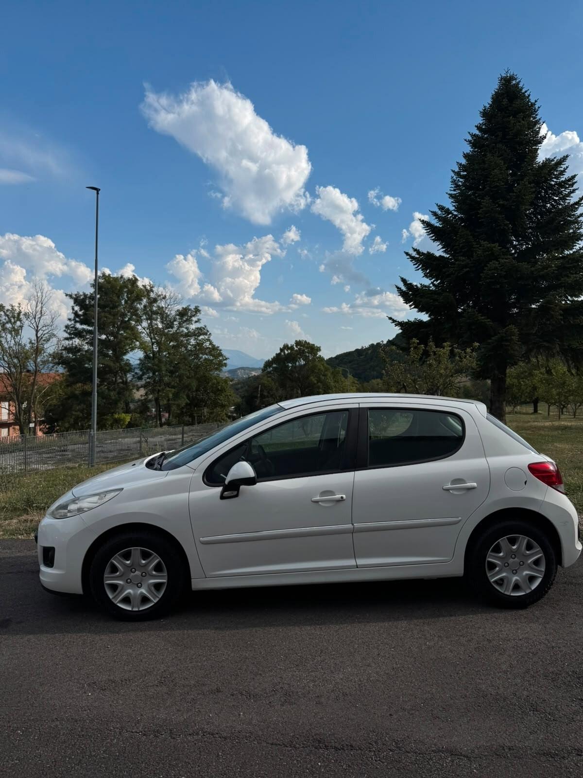 Peugeot 207 1.4 HDi 70CV 5p. Active