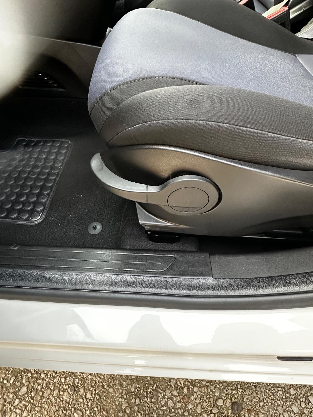 Lancia Ypsilon 1.0 FireFly 5 porte S&S Hybrid Platino