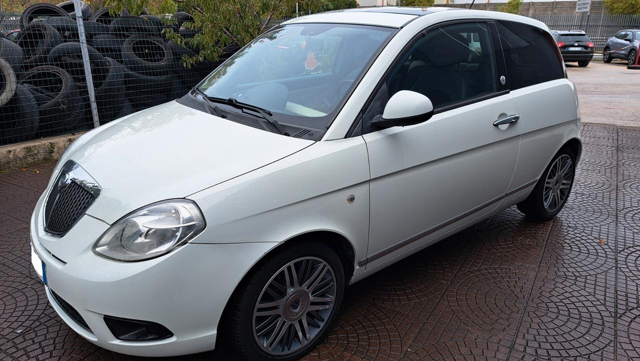 Lancia Ypsilon 1.4 Argento Ecochic GPL