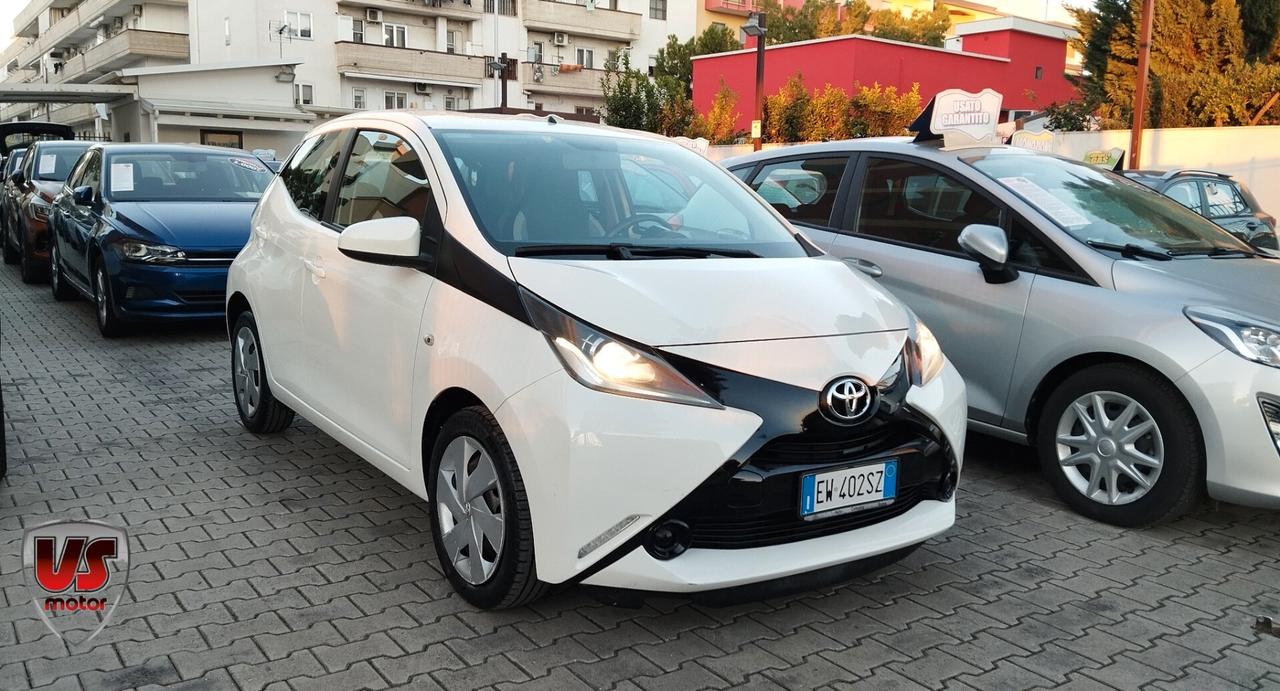 TOYOTA AYGO AUTO-RETRO- PREZZO PROMO