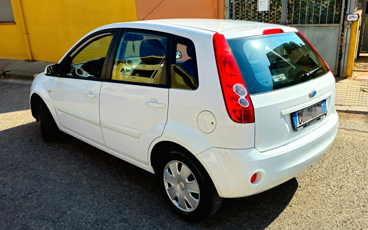 Ford Fiesta 1.2 16V 5p. Ghia