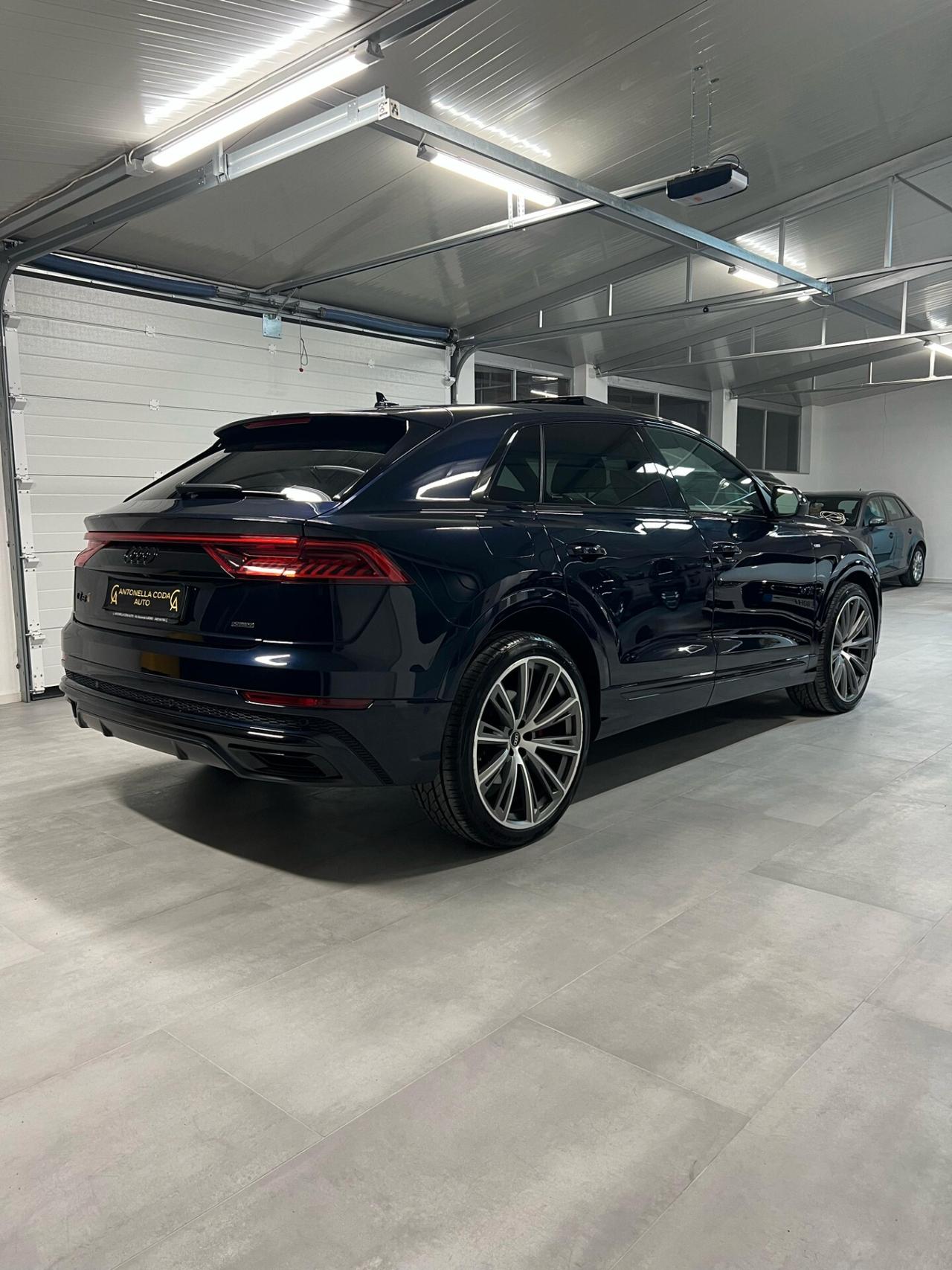 Audi Q8 55 TFSI e quattro tiptronic Sport