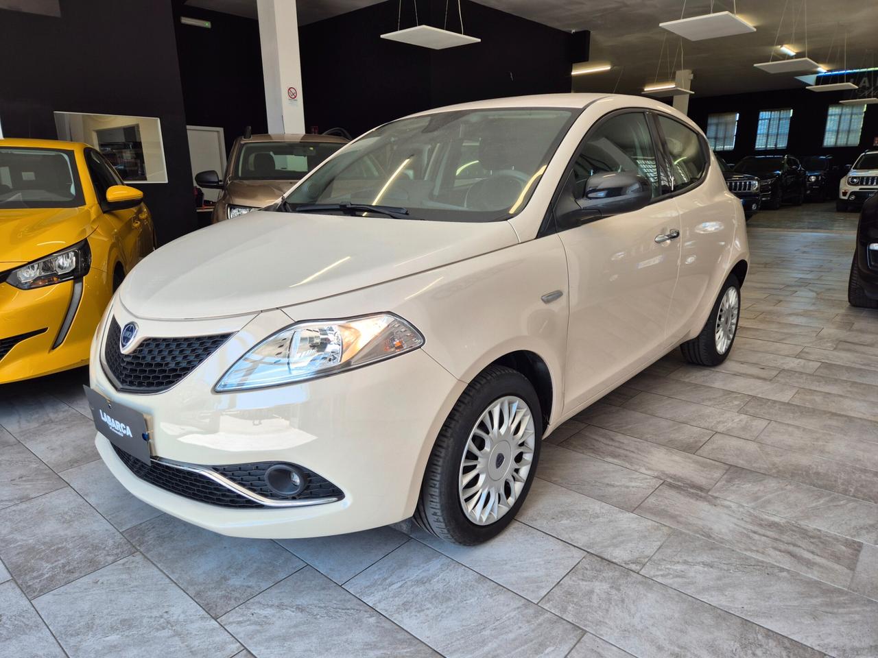 Lancia Ypsilon 1.2 69 CV 5 porte Gold