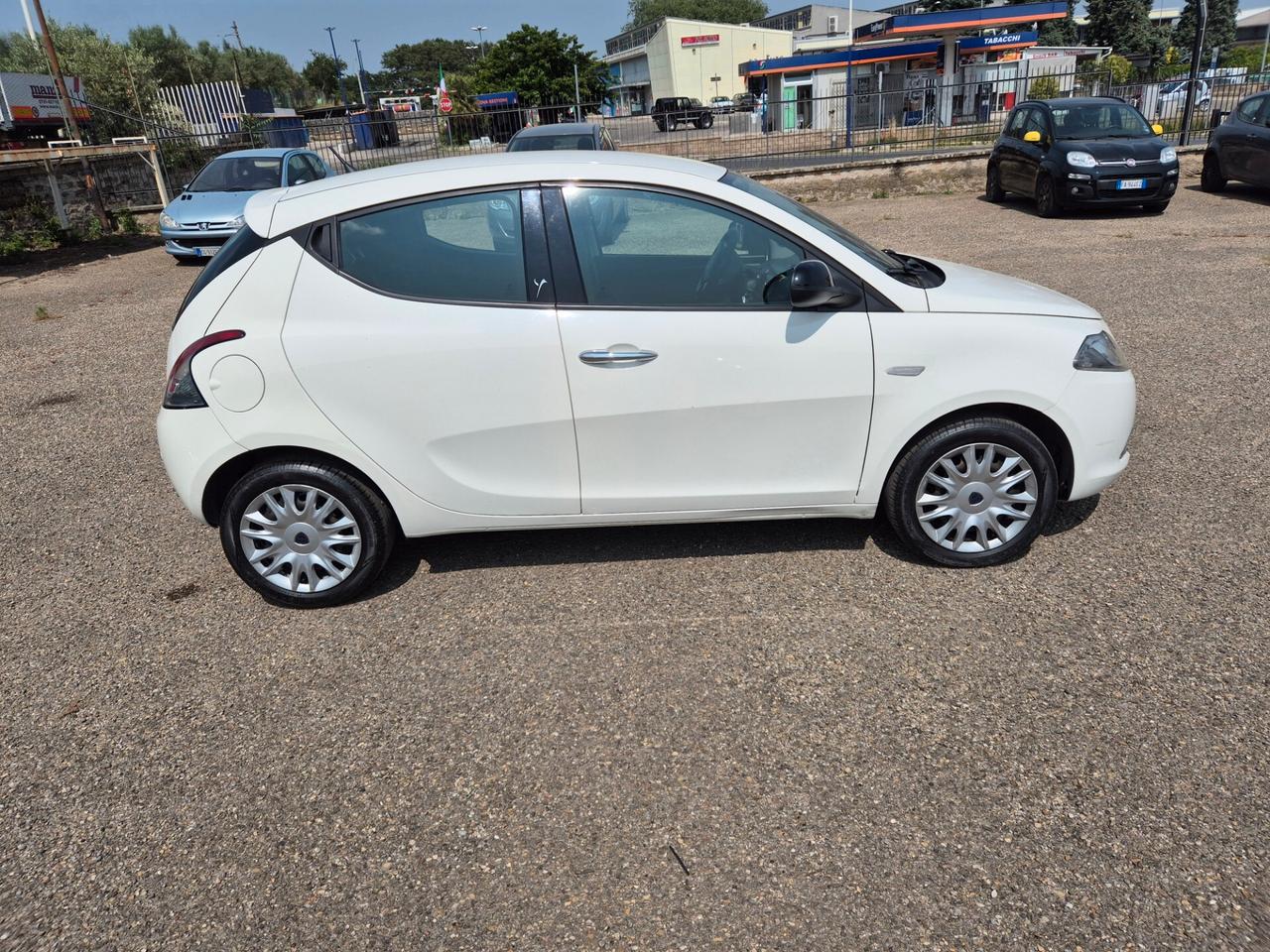 Lancia Ypsilon 1.2 69 CV 5 porte Gold