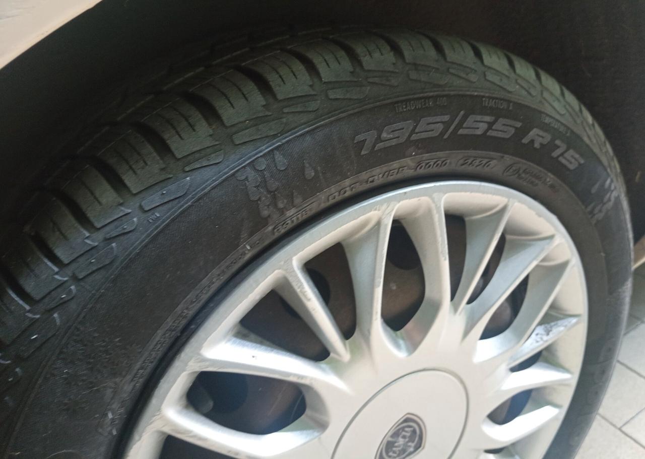 Lancia Ypsilon 1.2 Oro Bianco prov nord ok neopatent