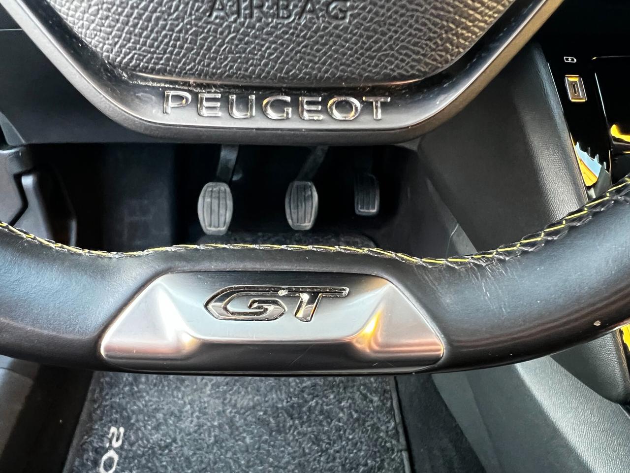 Peugeot 2008 -GT LINE-2022 1.2 100 CV- FULL